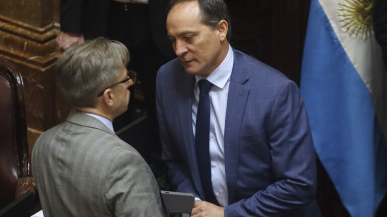 El gobierno acelera el acuerdo con Camau para competir contra Valdés y el peronismo