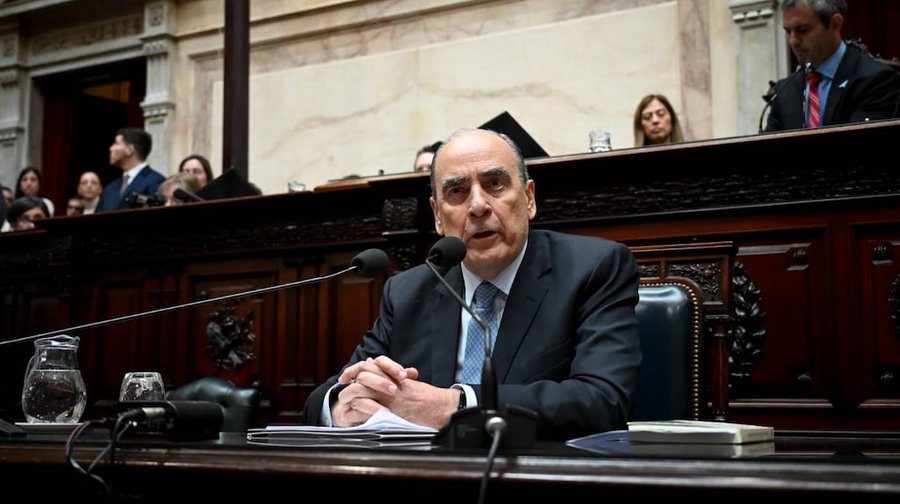 El Gobierno busca evitar que Caputo vaya a la interpelación del Congreso por Libra