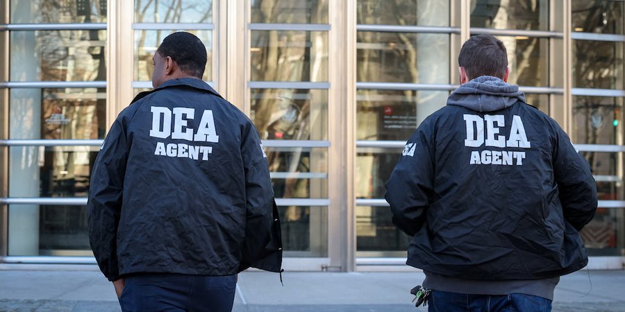 Qué son las “trash cans”: la DEA reveló la nueva fachada del narcotráfico urbano en zonas escolares de EEUU
