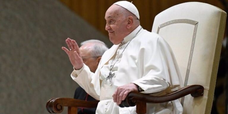 El mundo despide a Francisco: el Papa es velado en la capilla en su residencia de la Casa Santa Marta