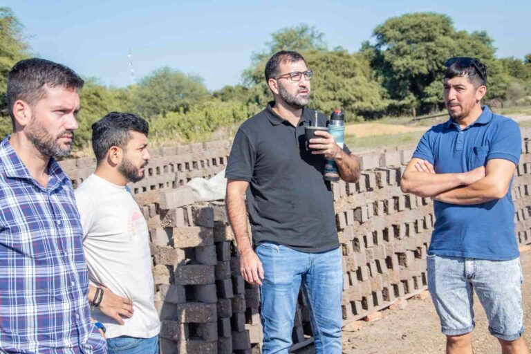 Ladrilleros en emergencia: Lucho Moser comprometió soluciones concretas ante la ausencia del gobierno