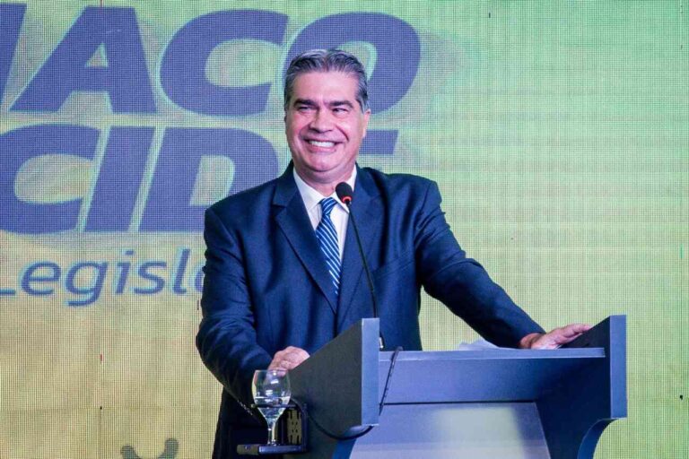 Capitanich se plantó en el debate: “Zdero y Milei lo único que ofrecen son más aumentos en la luz y salarios bajos”