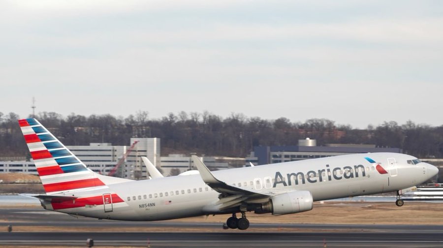 Un avión de American Airlines que viajaba a Miami se declaró en emergencia y tuvo que volver Ezeiza