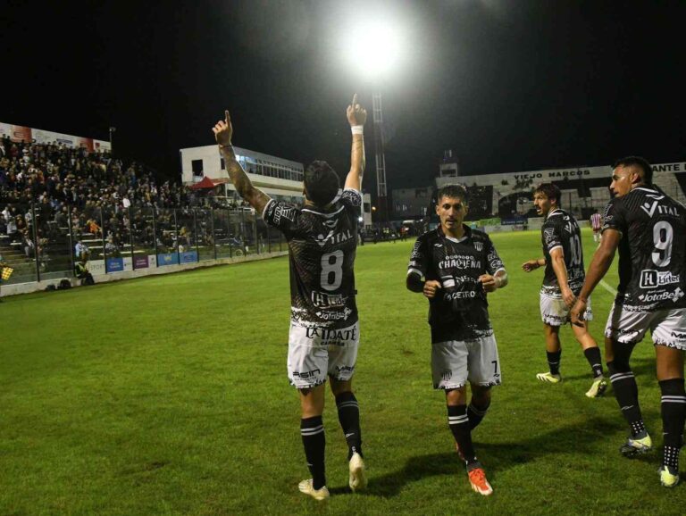 Primera Nacional For Ever gana y va