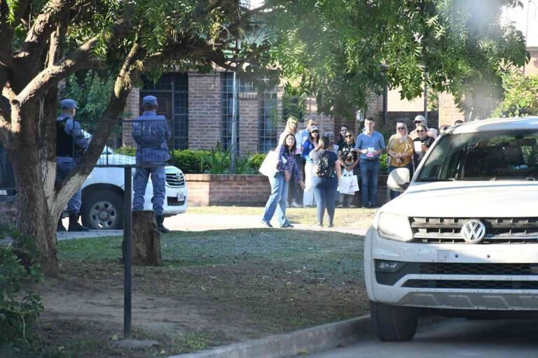 Claudia Panzardi denunció uso de patrulleros y policías para repartir votos de LLA en Laguna Blanca