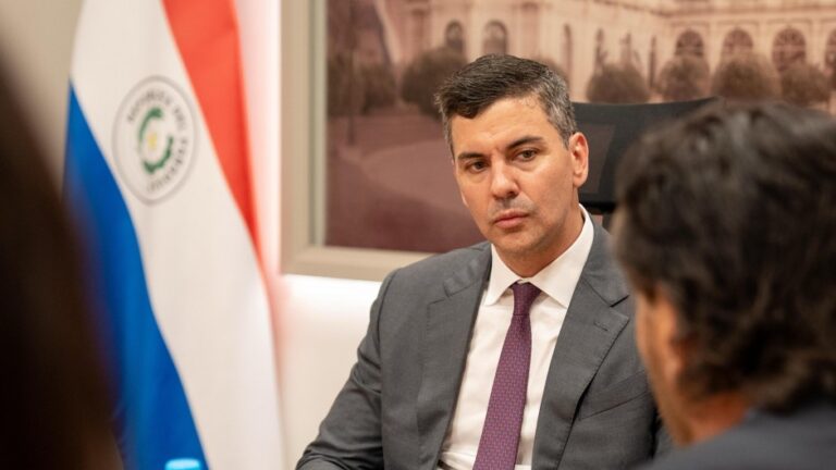 Emiratos Árabes teme el avance de Eurnekian y Sacyr y presiona a Peña por el Pettirossi