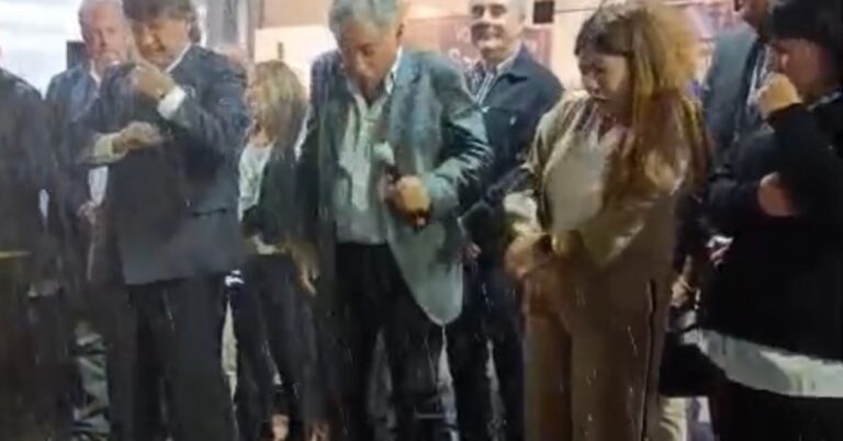 Libertarios Pareja fue a San Martín a abrir un local y lo recibieron a baldazos