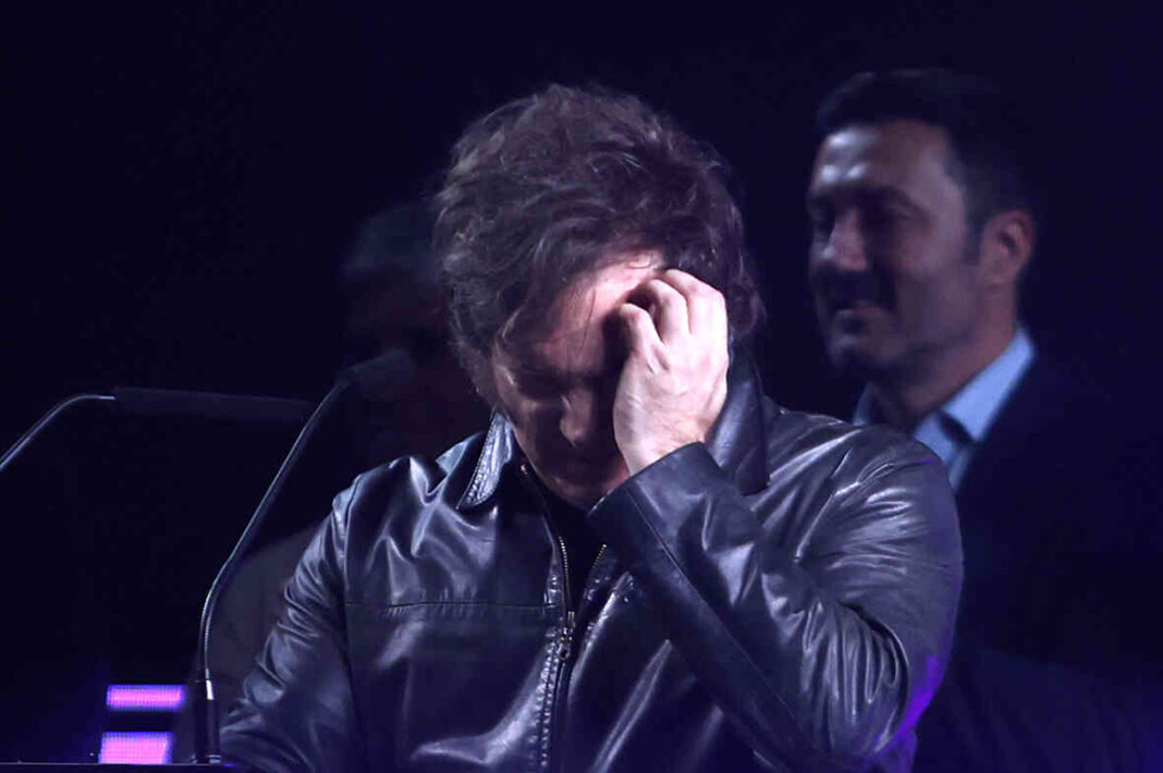 Milei no viajó al Vaticano para que no explote la interna de Karina y Santiago este domingo