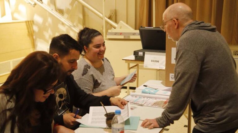 Las elecciones porteñas tuvieron la participación más baja en las últimas décadas: votó el 52,3% del padrón