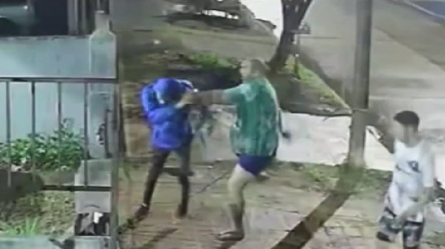 El vecino justiciero de El Palomar: salió de su casa en calzoncillos y le dio una paliza a un ladrón