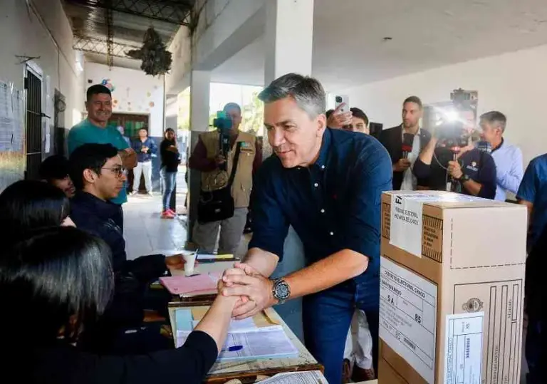 Votó el Gobernandor Zdero : «Es un día decisivo para los chaqueños y hay que concurrir a votar»
