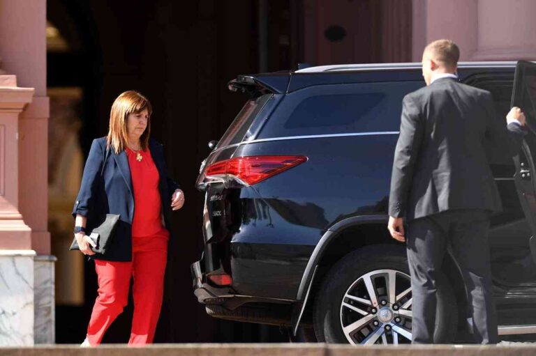 Escándalo Bullrich les quitó 160 viviendas a beneficiarios del Procrear para dárselas a las fuerzas federales