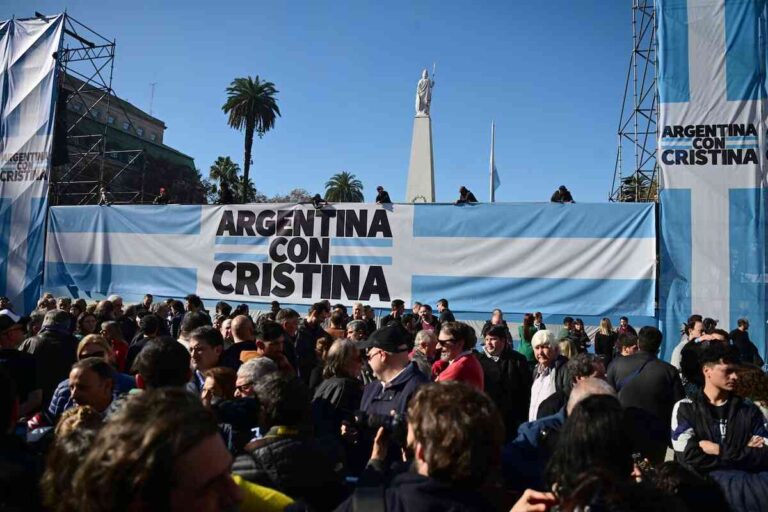 Fotos de la marcha a Plaza de Mayo para respaldar a Cristina Kirchner