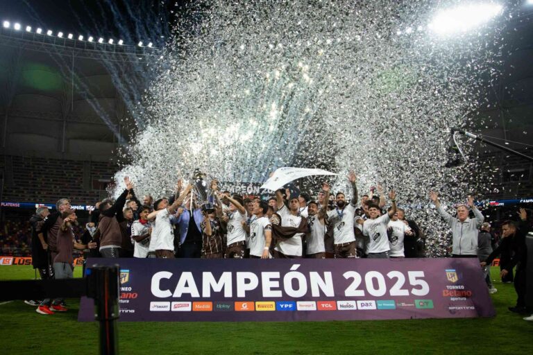Platense derrotó 1-0 a Huracán y se consagró campeón por primera vez en su historia