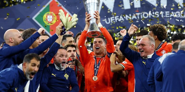 Cristiano Ronaldo logró su tercera corona con Portugal: a cuántos títulos quedó de Messi en la tabla histórica