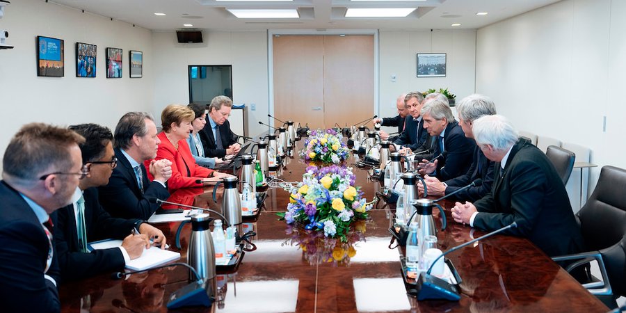 El Gobierno acordó con el FMI que la revisión de metas sea a fines de julio y tendrá más tiempo para acumular reservas