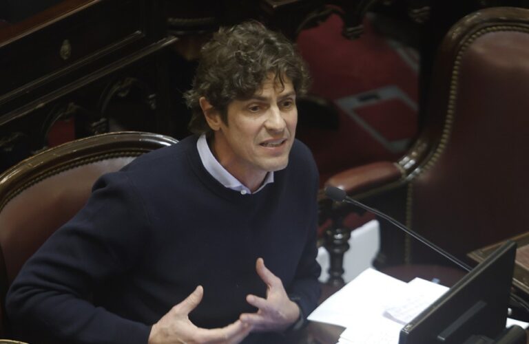 El Senado rechazó el veto de Milei a la ayuda para Bahía Blanca: “Se gastan 100 mil millones en publicidad de YPF”