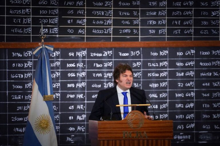 El duro boletín de calificaciones que hicieron los expertos sobre la comunicación del gobierno de Javier Milei