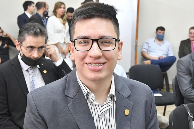 Acusan a un concejal libertario de extorsionar por sexo a una asesora