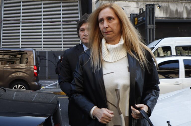 Karina analiza darle un cargo a algún diputado para que asuma Spagnuolo y tenga fueros