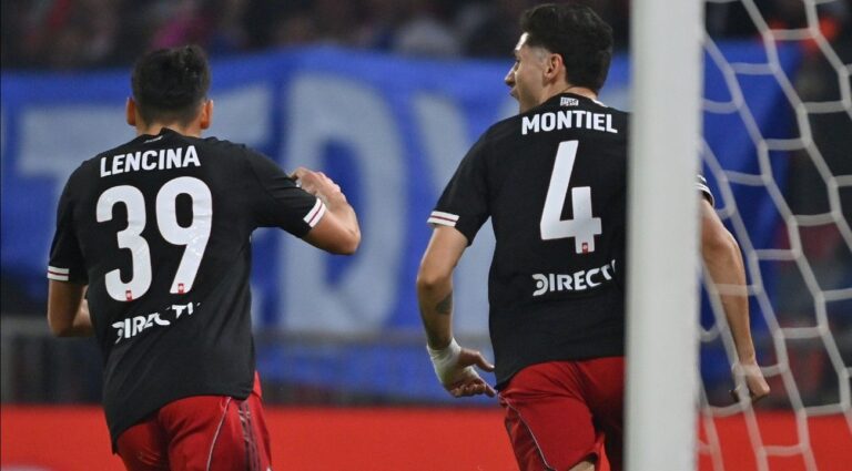 Con un doblete de Montiel, River le ganó 3 a 0 a San Martín y se metió en octavos de final
