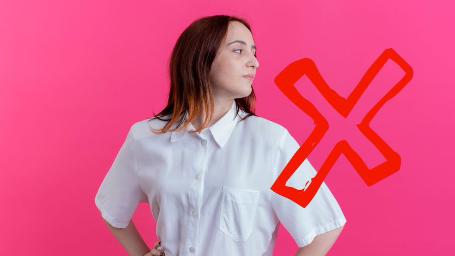 Adiós a las camisas oversized: la nueva moda que toma fuerza para el verano 2026