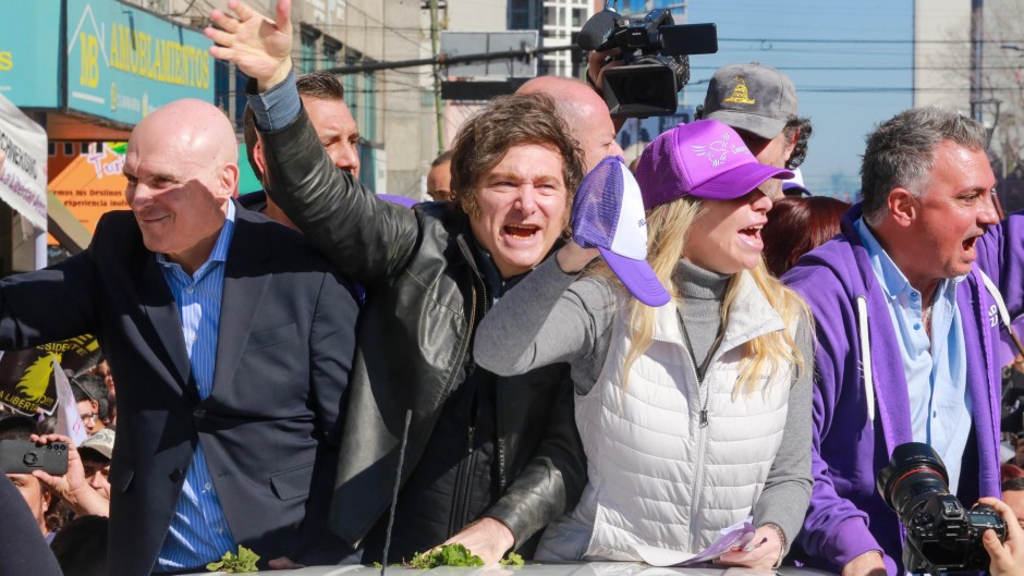 ¿Milei piantavotos?: en los lugares que visitó el Presidente los libertarios perdieron por paliza