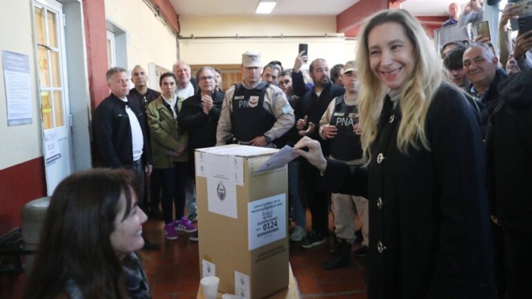 Furia de Karina porque la lista violeta que quiso bloquear mete bancas: “Llegamos tarde a todos lados”