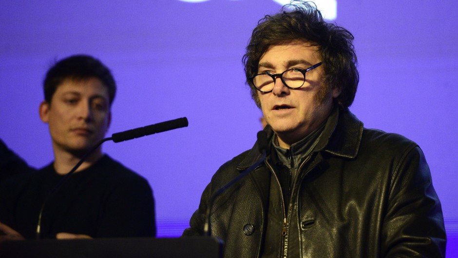 Santiago aprovechó la derrota para empujar a los Menem y ahora quiere el control de la elección de octubre