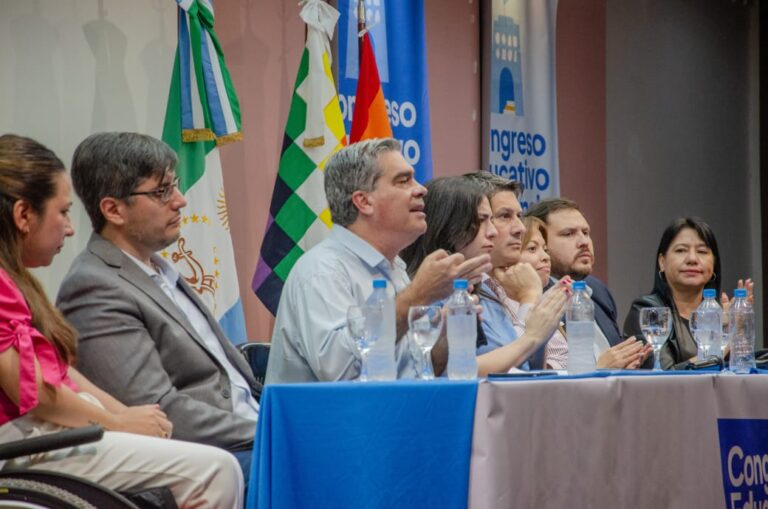 Capitanich encabezó un masivo encuentro con estudiantes y docentes y propuso un “nuevo pacto educativo”