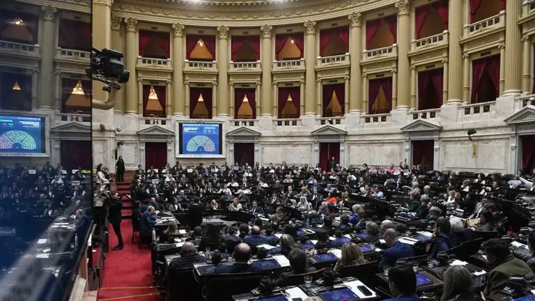 Tensión en Diputados: el oficialismo busca avanzar con el Presupuesto 2026 sin el kirchnerismo