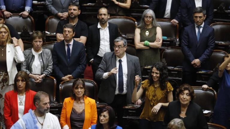 El peronismo toca fondo: se desintegra en Diputados y su futuro es incierto en el Senado
