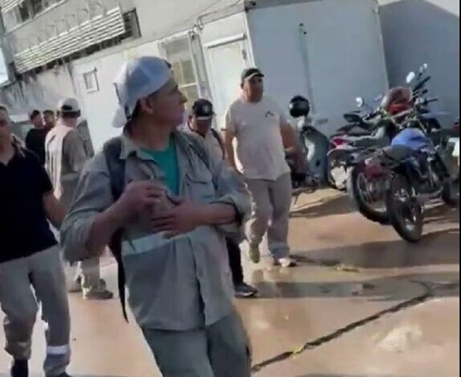 Trabajadores de SAMEEP exigen respuestas al gobernador por el aguinaldo impago y las condiciones de trabajo