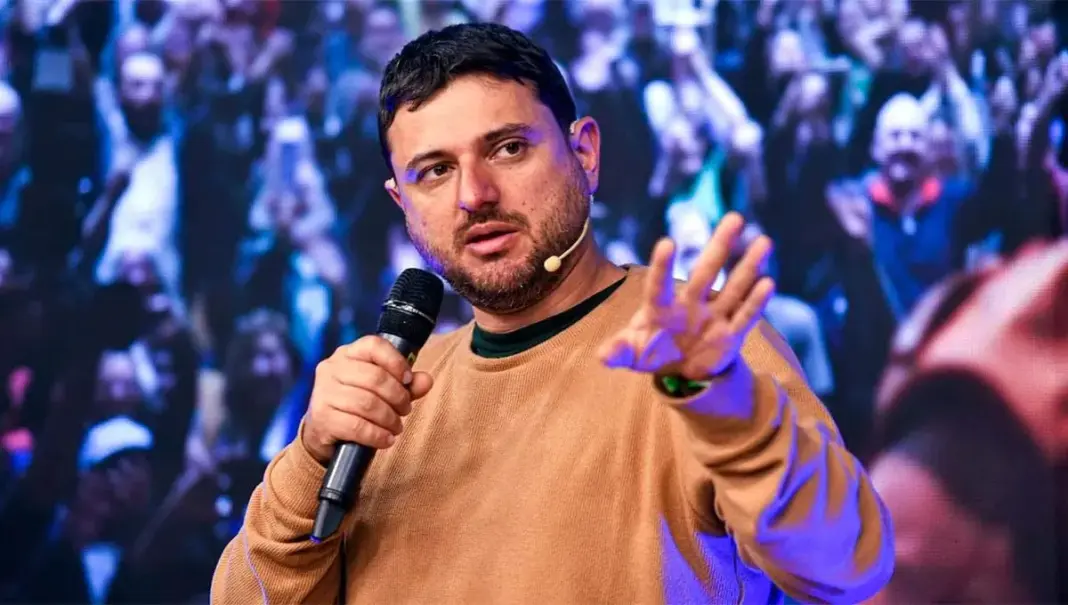 «Orgullo»: Juan Grabois apoyó al embajador argentino en Francia y repudió el «cipayismo» de Milei