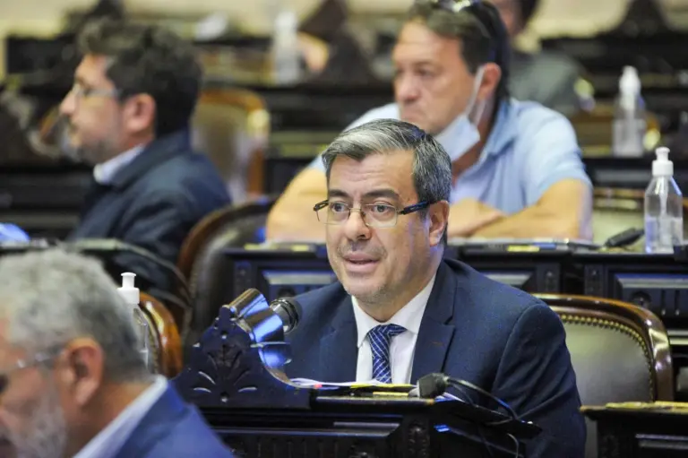 El peronismo se puso en campaña para derogar el DNU de la SIDE: «Esto es peor que un mono con navaja»
