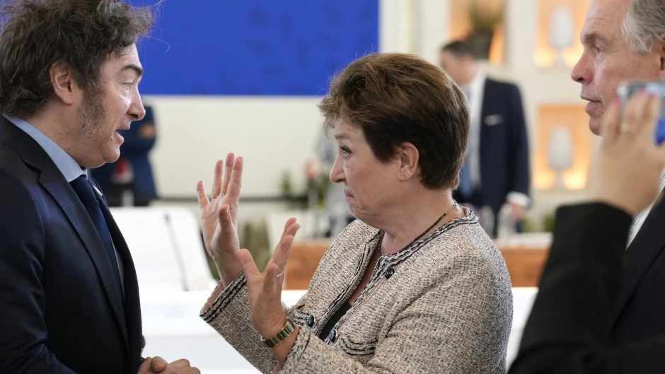 Milei incumplió las metas del FMI y espera un waiver para que le liberen USD 1.000 millones