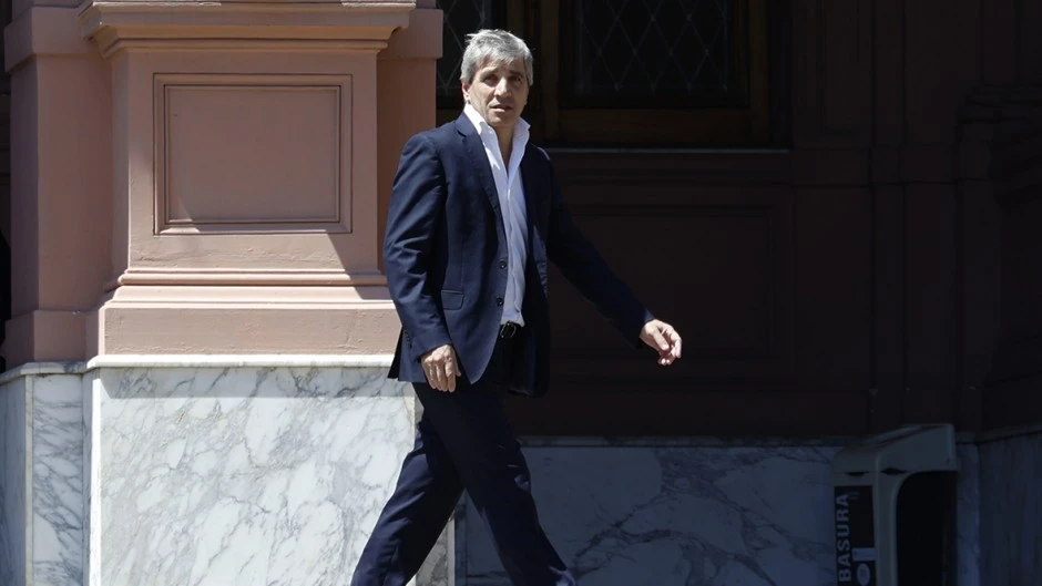 La inflación saltó al 2,8 por ciento, pero Milei dice que Toto Caputo es “el más grande”