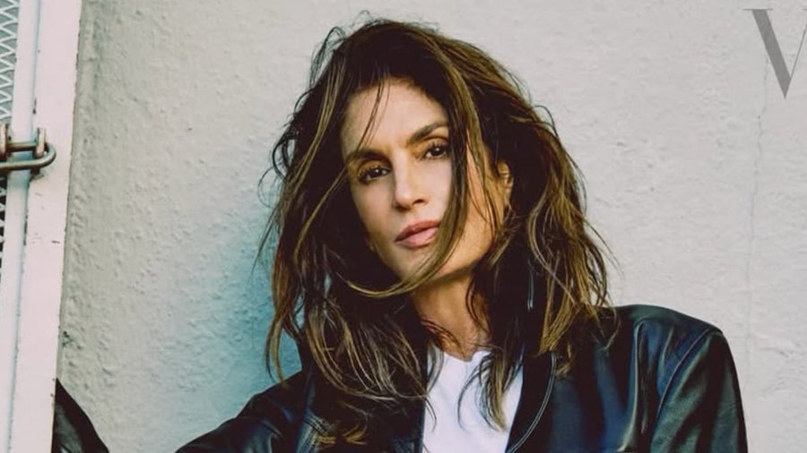 A cuarenta años de su primera tapa de Vogue, Cindy Crawford protagoniza la edición latina de la revista