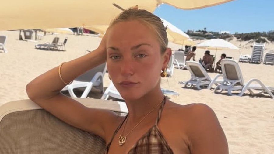 Sofía Solá, la hija influencer de Maru Botana, se lució en microbikini cuadrillé en Punta del Este