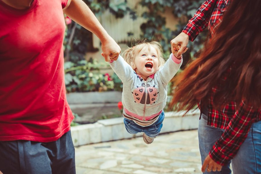 Expertos aseguran que la educación sexual no debería empezar en la adolescencia, sino mucho antes