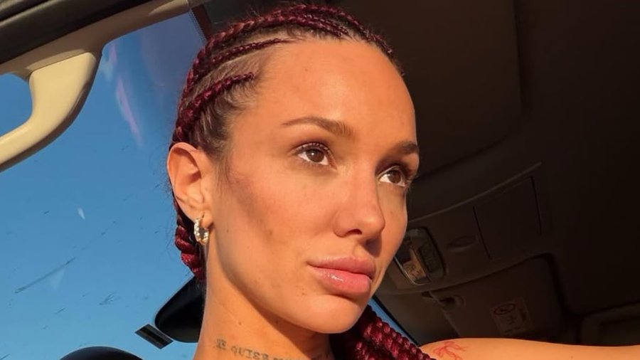 La Joaqui posó en microbikini y trenzas cosidas: la osada reacción de Luck Ra