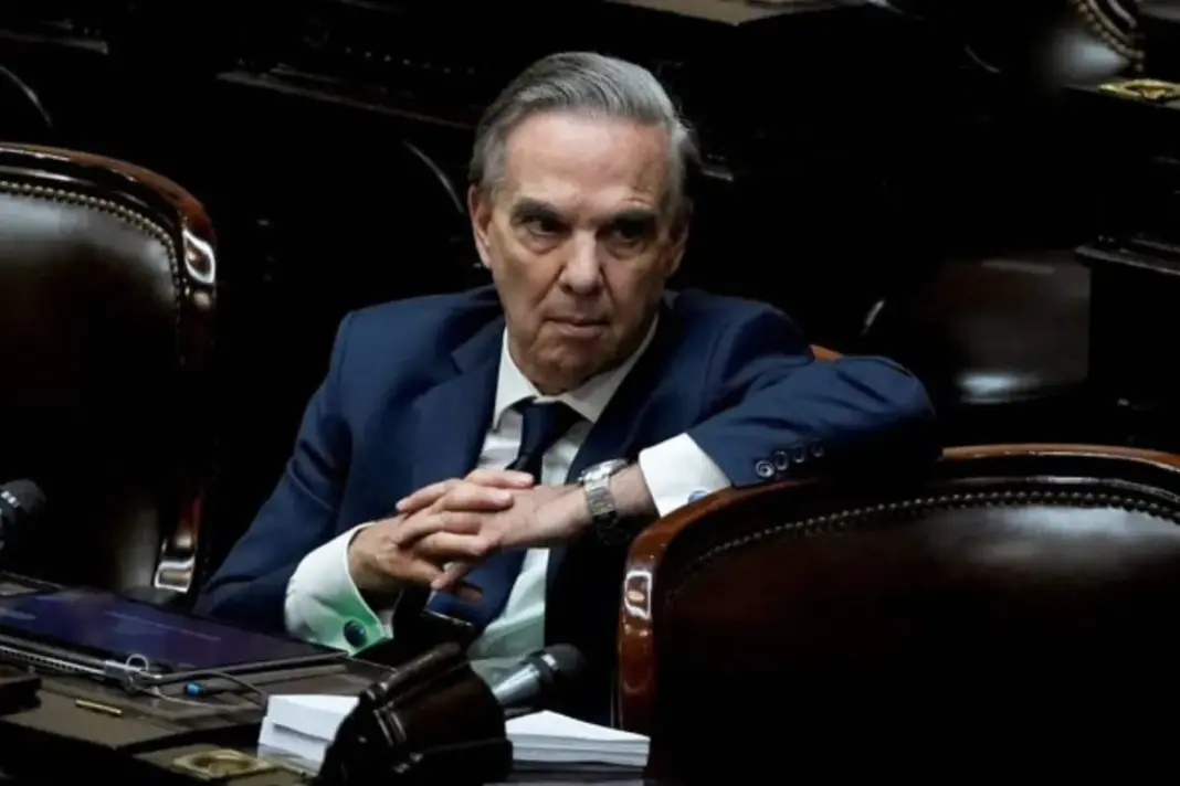 Luis Caputo en la mira: Miguel Ángel Pichetto denunció un trasfondo político en la quita de aranceles al aluminio chino