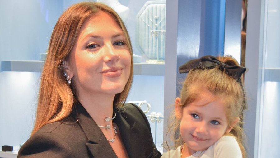 Stephanie Demner mostró el look a juego de su hija Arianna: “Mi nueva compañerita de eventos”
