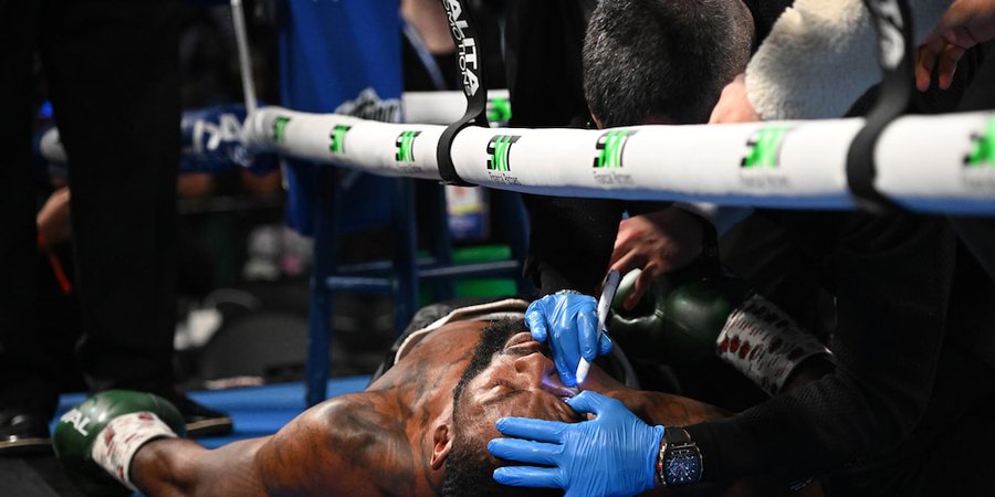 Terminó el round, era atendido en su esquina y se desplomó: la escalofriante secuencia en una pelea de boxeo que recorre el mundo