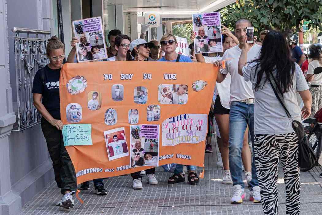 Se profundiza la crisis en el INSSSEP: afiliados convocan a una nueva movilización