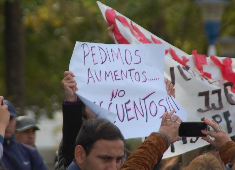 VILLA ÁNGELA – Docentes reclamaron a Zdero la cláusula gatillo