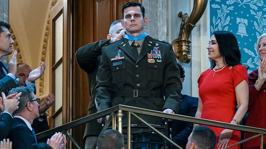 Quién es el militar de EEUU que recibió la Medalla de Honor tras haber sido herido en el operativo contra Maduro