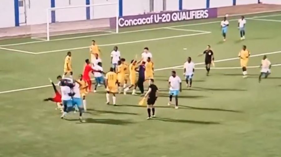 Escándalo en un torneo de fútbol juvenil: dos equipos se pelearon en una batalla campal y fueron descalificados