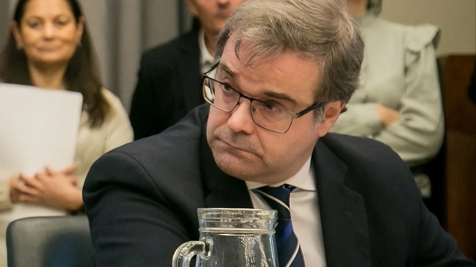 Apuntan a un funcionario de Caputo por otro contrato millonario por cursos de inglés