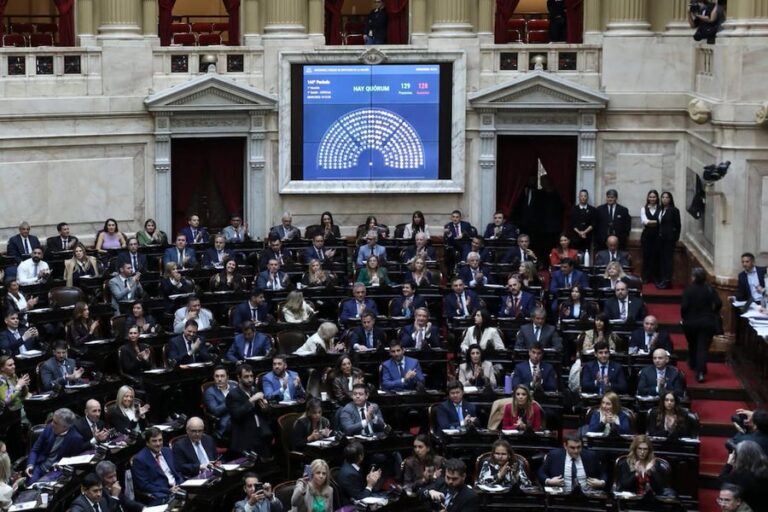 Diputados: crece la preocupación en el oficialismo por el desgaste de Adorni y la oposición redobla la presión